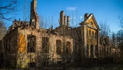 Pałac w ruinie. Niemy świadek świetności Mazur