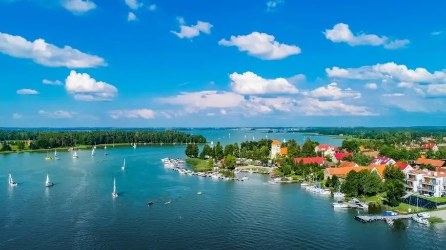 Mazurskie jeziora zamieniają się w szambo? Pojawił się radykalny pomysł