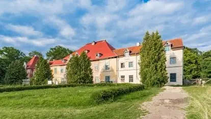 Kaplica grobowa przy Pałacu w Sztynorcie została wyremontowana