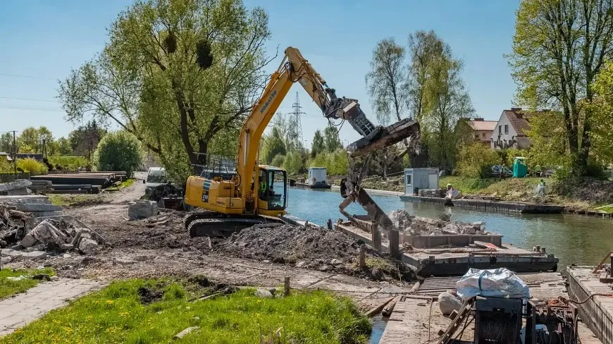 Kanał Łuczański na Mazurach przechodzi remont. Jak przebiegają prace?