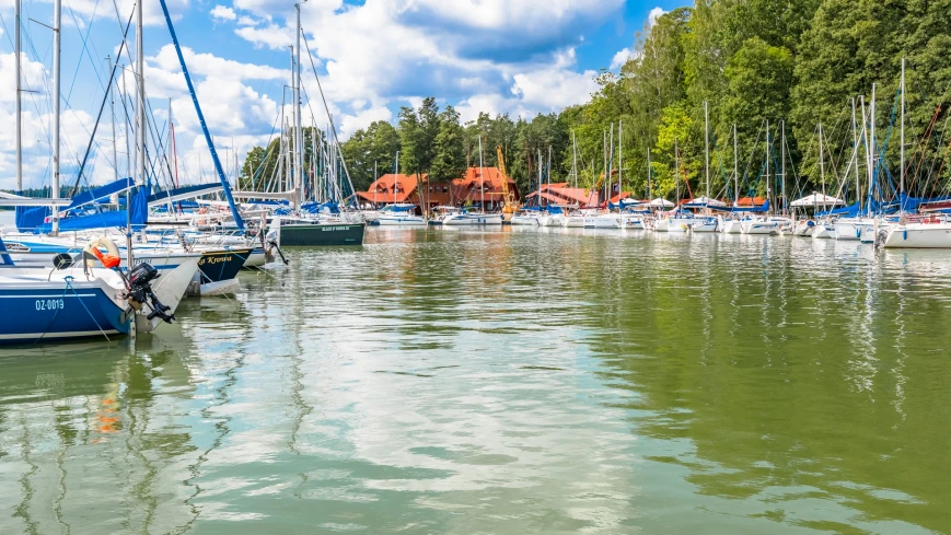 Port Pod Dębem – mazurski klimat, który zostaje w sercu