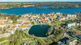 Nocne zwiedzanie Mrągowa. Warto zabrać latarki