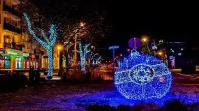 Giżycko rozpoczyna świąteczny czas – wspólne ubieranie miejskiej choinki