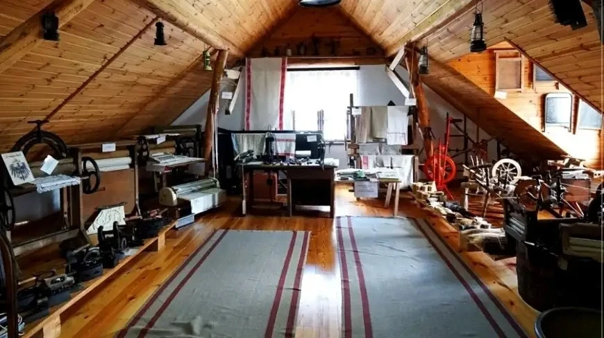 Muzea na Mazurach. Dlaczego warto zajrzeć do „Mazurskiej Chaty”?