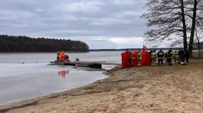 Tragiczny finał spaceru w Karwicy. Lód załamał się pod mężczyzną