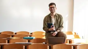 Planujesz karierę w branży, która napędza światową gospodarkę? Wybierz studia licencjackie z logistyki