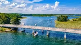 Wąskie żeglarskie gardło na Mazurach, jezioro Kirsajty - zdjęcie 13