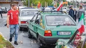 Zlot zabytkowych aut przy restauracji Nóż w wodzie w Mikołajkach - zdjęcie 9