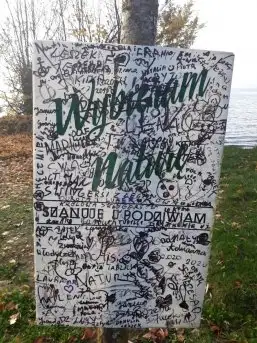 Szeroki Ostrów pełen śmieci - zdjęcie 4