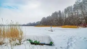 Księżycowy Dworek i jezioro Siercze w okowach zimy - zdjęcie 24