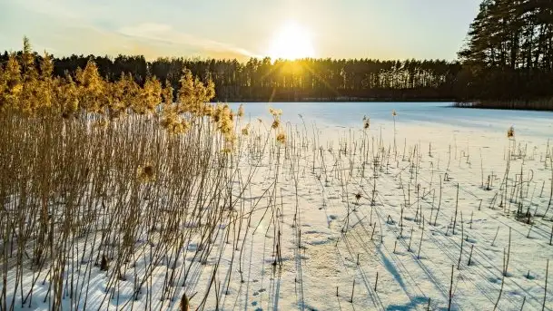 Zachód słońca przy wyspie Wydmińskiej, marzec 2021 r.