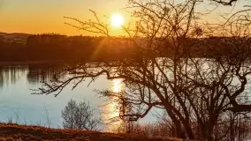 Zachód słońca nad grodziskiem Święta Góra i jeziorem Wojnowo, luty 2022 r. - zdjęcie 8