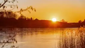 Zachód słońca nad grodziskiem Święta Góra i jeziorem Wojnowo, luty 2022 r. - zdjęcie 35