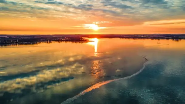 Zachód słońca nad jeziorem Dobskim, marzec 2022 r.