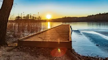 Zachód słońca nad jeziorem Krzywa Kuta