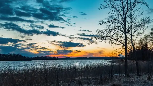 Zachód słońca nad jeziorem Stręgiel