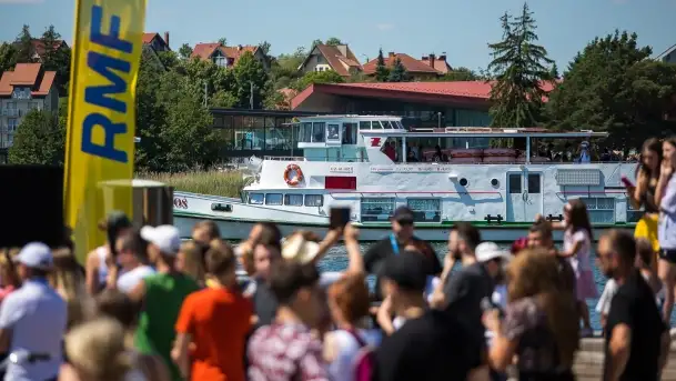 Fotorelacja z muzycznego i sportowego rozpoczęcia wakacji w Mikołajkach - zdjęcie 3