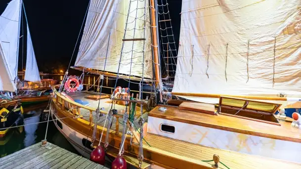 Nocne zdjęcia z XXIII zlotu klubu Jacht Oldtimet, Stranda, sierpień 2022 - zdjęcie 10