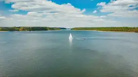 Jezioro Bełdany i miejscowość Kamień z drona, wiosna 2020 - zdjęcie 13