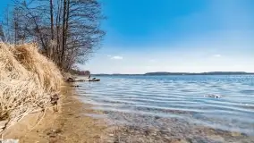 Cmentarz wojenny Jagerhohe i jezioro Święcajty na początku wiosny, 2022 - zdjęcie 34