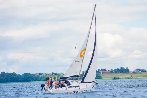 Rejs po mazurskich jeziorach, który pomaga dzieciom z domów dziecka - zdjęcie 11