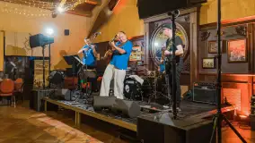 Grają na Mazurach, Shantaż w tawernie Albatros - zdjęcie 15