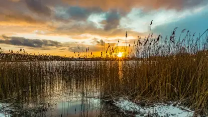 Zachód słońca nad jeziorem Martiany, marzec 2023 r.