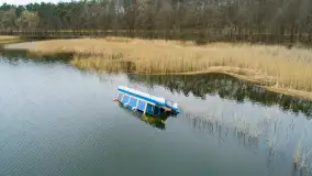 Houseboat przewrócił się i osiadł na dnie, Niegocin, kwiecień 2023 - zdjęcie 17