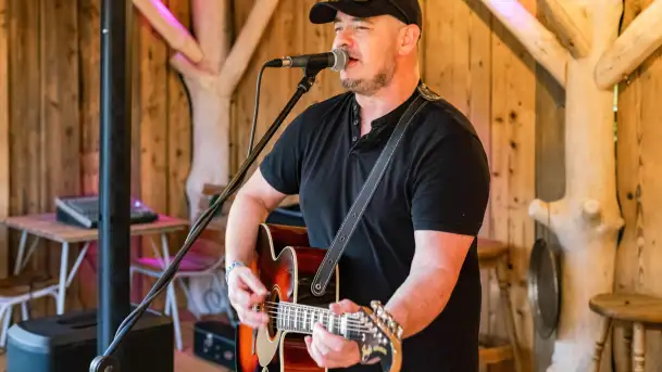 Grają na Mazurach - Grzegorz Polakowski w Tle Dla Mew - zdjęcie 5