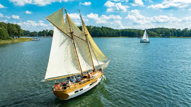 Oldtimery na Kisajnie widoczne z lotu ptaka, sierpień 2023r.