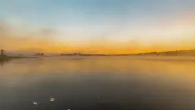 Wrześniowy i mglisty wschód słońca nad jeziorem Mój - zdjęcie 7