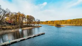 Kisajno, Piękna Góra i Łabędzi Ostrów w jesiennych kolorach z lotu ptaka - zdjęcie 6