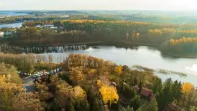 Kisajno, Piękna Góra i Łabędzi Ostrów w jesiennych kolorach z lotu ptaka - zdjęcie 43