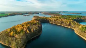 Kisajno, Piękna Góra i Łabędzi Ostrów w jesiennych kolorach z lotu ptaka - zdjęcie 40