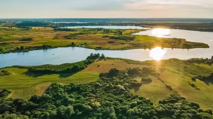 Zdjęcia Mazur z lotu ptaka na różnych ujęciach, sezon 2022 r.