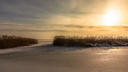 Zimowo i przed zachodem słońca na przystani Harsz Zdorkowo