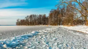 Uroki zimy nad jeziorem Dargin w porcie Dziki Harsz - zdjęcie 16