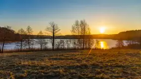 Wschód słońca z resztkami zimy nad jeziorem Siercze, styczeń 2024 r. - zdjęcie 4