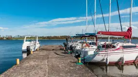 Słoneczne popołudnie w Marina Sośnica w Rynie, kwiecień 2024 r. - zdjęcie 38