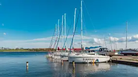 Słoneczne popołudnie w Marina Sośnica w Rynie, kwiecień 2024 r. - zdjęcie 30