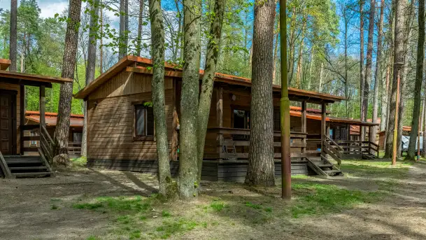 Zdjęcia: Atrakcyjne noclegi w domkach nad jeziorem Nidzkim: Ośrodek Wypoczynkowy Wodnik - zdjęcie 1