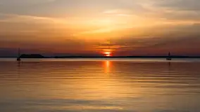 Zachód słońca nad jeziorem Dargin z komarami w planie - zdjęcie 13