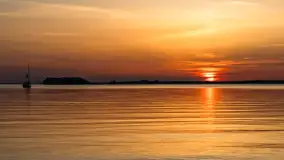 Zachód słońca nad jeziorem Dargin z komarami w planie - zdjęcie 18