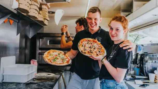 Pizzeria Marconi: Miejsce, Gdzie Smak Włoch Spotyka Się z Młodzieńczą Pasją - zdjęcie 5