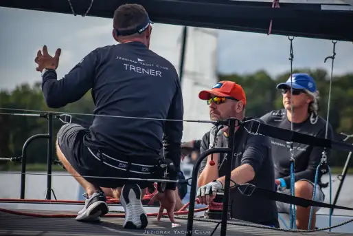 Polska Liga Sterników w Jeziorak Yacht Club: Innowacyjny Inkubator Żeglarstwa Regatowego - zdjęcie 2