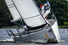 Polska Liga Sterników w Jeziorak Yacht Club: Innowacyjny Inkubator Żeglarstwa Regatowego - zdjęcie 12