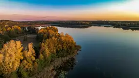Jezioro Iławki z lotu ptaka o wschodzie słońca, październik 2024 r. - zdjęcie 23