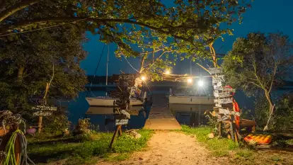 Przystań Kochaj Mazury nad jeziorem Bełdany, wersja nocna