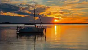 Zachód słońca nad jeziorem Dargin, port Dziki Harsz - zdjęcie 5