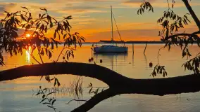 Zachód słońca nad jeziorem Dargin, port Dziki Harsz - zdjęcie 3